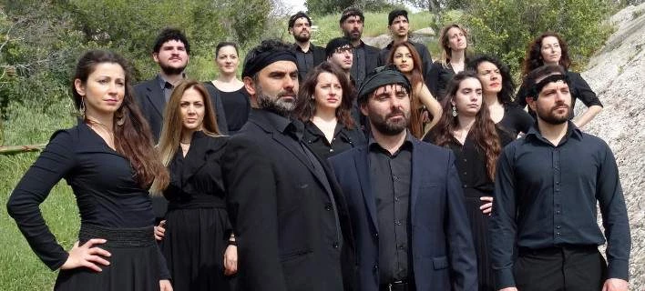 27 χορευτές αναβιώνουν τη Μάχη της Κρήτης (βίντεο)